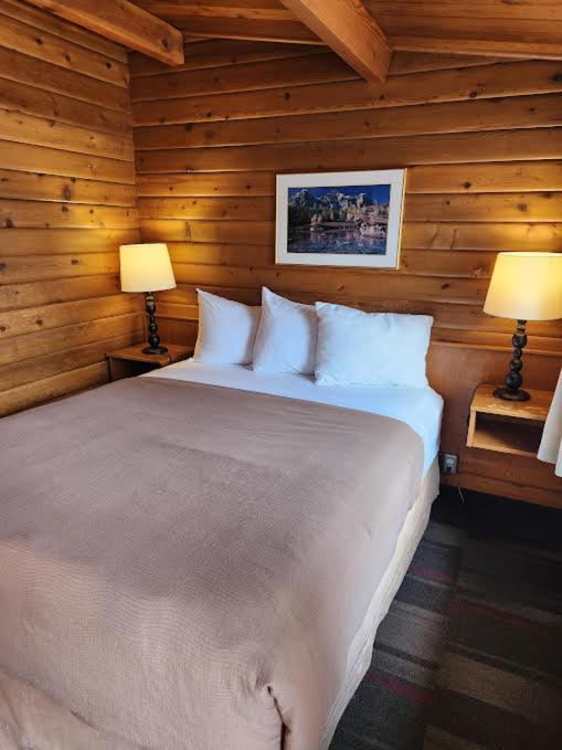 קאנמור Rundle Mountain Lodge מראה חיצוני תמונה
