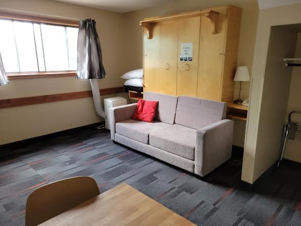 קאנמור Rundle Mountain Lodge מראה חיצוני תמונה