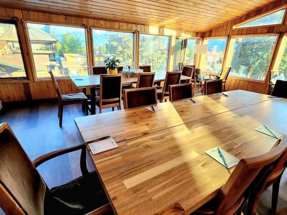 קאנמור Rundle Mountain Lodge מראה חיצוני תמונה