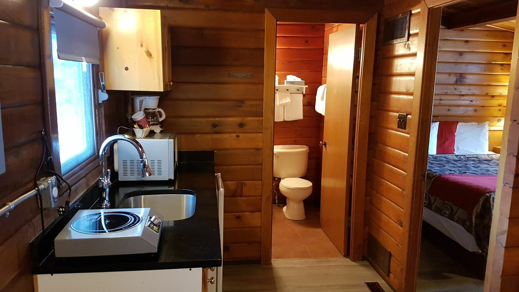 קאנמור Rundle Mountain Lodge מראה חיצוני תמונה